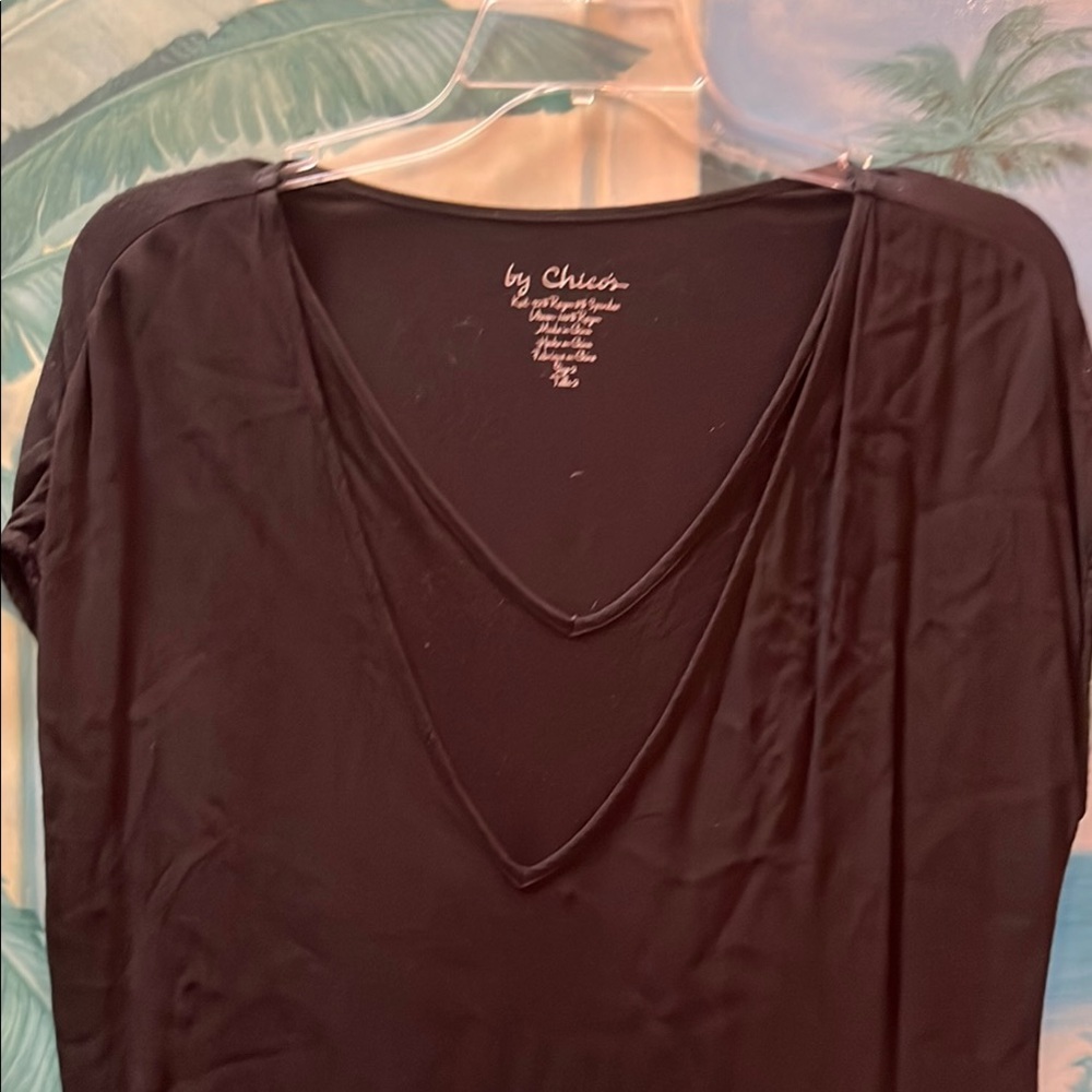 💜Chico’s size 2 Black V-Neck Top
